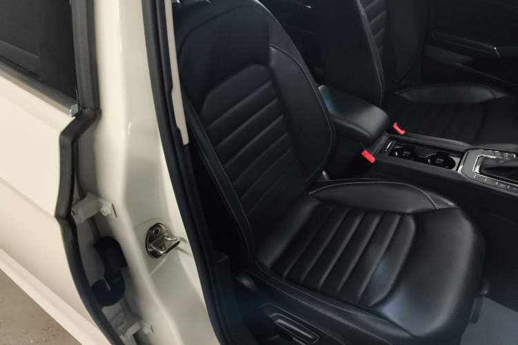 Used Volkswagen Lamando 2021 280TSI DSG Comfort Edition Right Front Seat