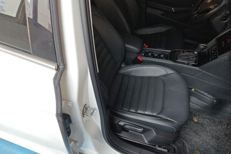 Used Volkswagen Lamando 2021 280TSI DSG Comfort Edition Right Front Seat