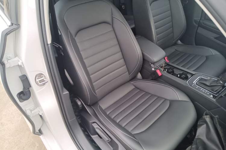Used Volkswagen Lamando 2021 280TSI DSG Comfort Edition Right Front Seat