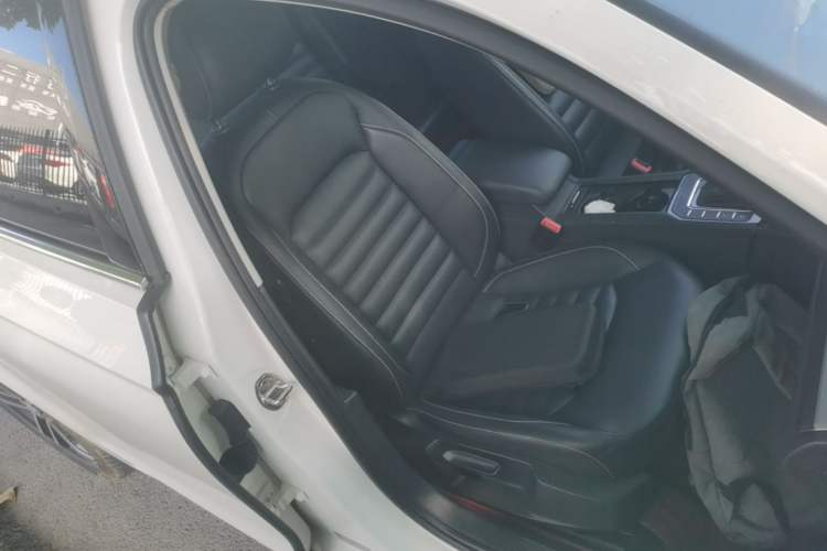 Used Volkswagen Lamando 2021 280TSI DSG Comfort Edition Right Front Seat