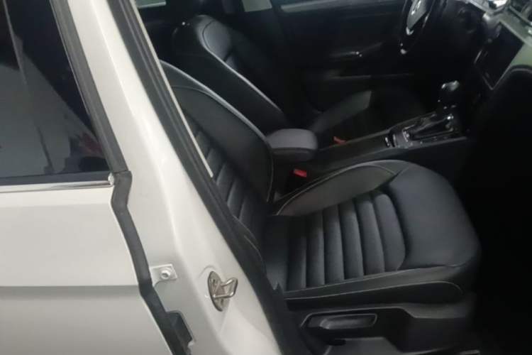 Used Volkswagen Lamando 2021 280TSI DSG Comfort Edition Right Front Seat