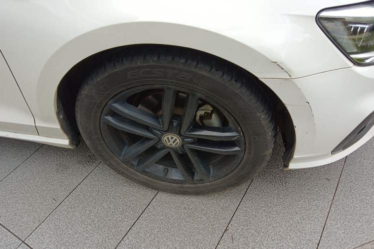 Used Volkswagen Lamando 2021 280TSI DSG Comfort Edition Right Front Wheel Hub