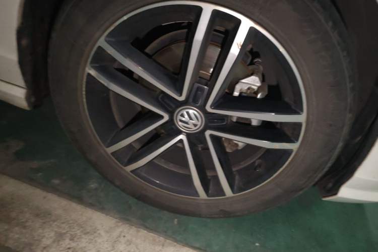 Used Volkswagen Lamando 2021 Revised Version 280TSI DSG Comfort Edition Right Front Wheel Hub