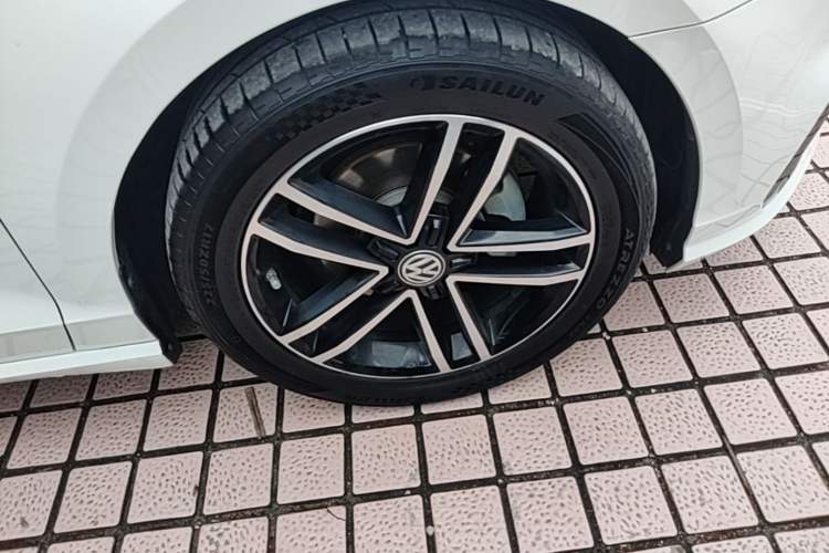 Used Volkswagen Lamando 2021 Revised Version 280TSI DSG Comfort Edition Right Front Wheel Hub