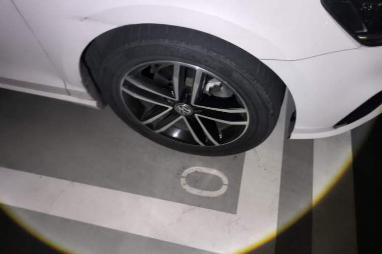 Used Volkswagen Lamando 2021 Revised Version 280TSI DSG Comfort Edition Right Front Wheel Hub