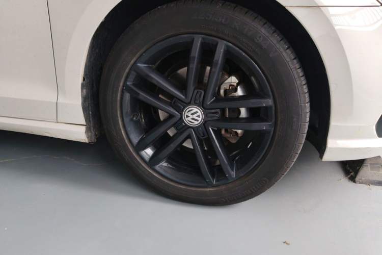 Used Volkswagen Lamando 2021 280TSI DSG Comfort Edition Right Front Wheel Hub