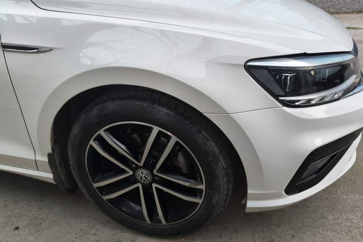 Used Volkswagen Lamando 2021 280TSI DSG Comfort Edition Right Front Wheel Hub