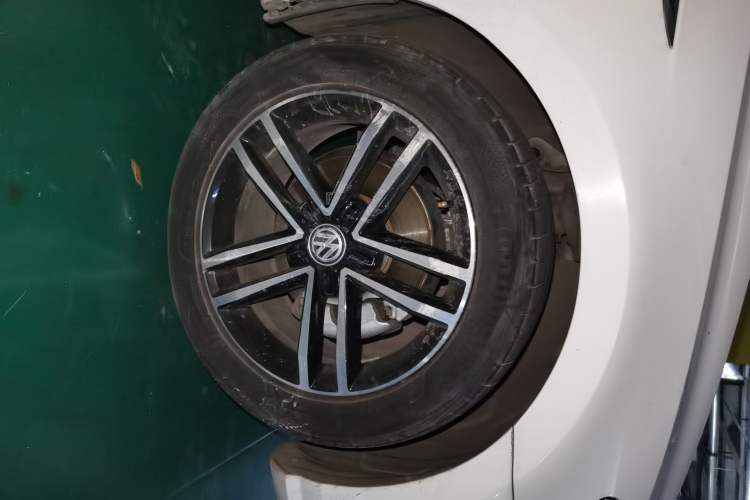 Used Volkswagen Lamando 2021 Revised Version 280TSI DSG Comfort Edition Right Front Wheel Hub