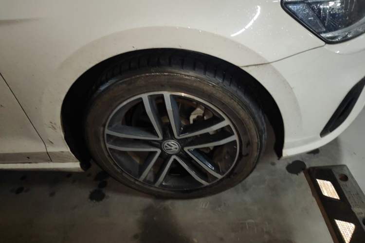 Used Volkswagen Lamando 2021 280TSI DSG Comfort Edition Right Front Wheel Hub