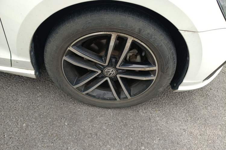 Used Volkswagen Lamando 2021 Facelift 280TSI DSG Comfort Edition (Manual Air Conditioning) Right Front Wheel Hub
