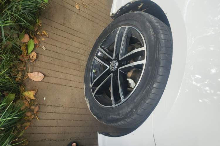 Used Volkswagen Lamando 2021 280TSI DSG Comfort Edition Right Front Wheel Hub