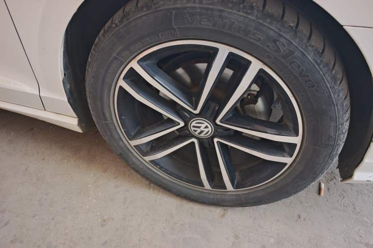 Used Volkswagen Lamando 2021 Revised Version 280TSI DSG Comfort Edition Right Front Wheel Hub