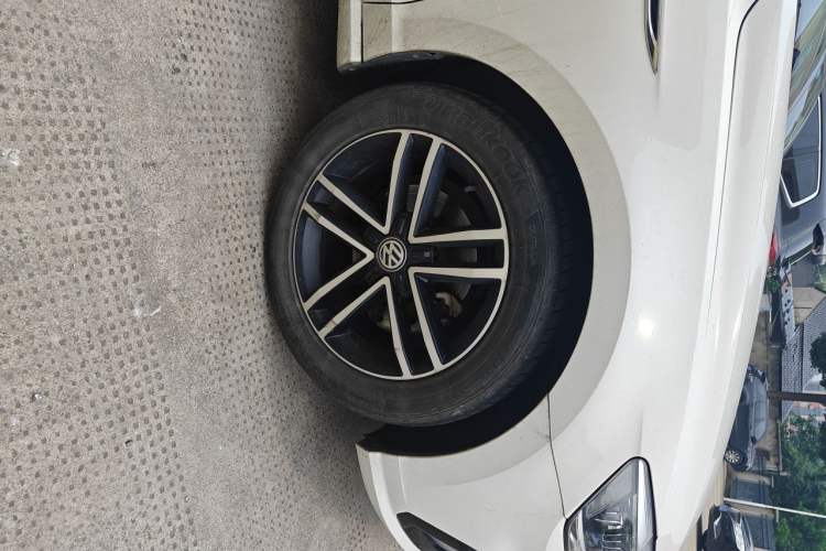 Used Volkswagen Lamando 2021 280TSI DSG Comfort Edition Right Front Wheel Hub