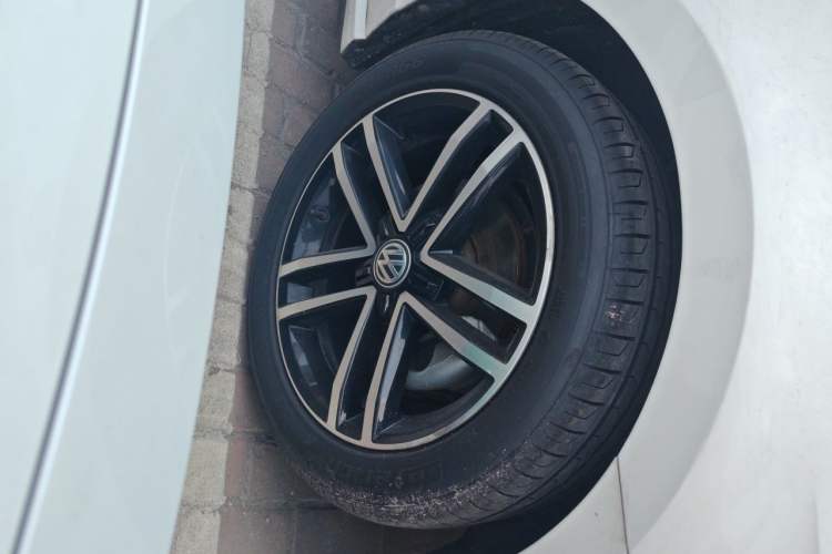 Used Volkswagen Lamando 2021 Revised Version 280TSI DSG Comfort Edition Right Front Wheel Hub