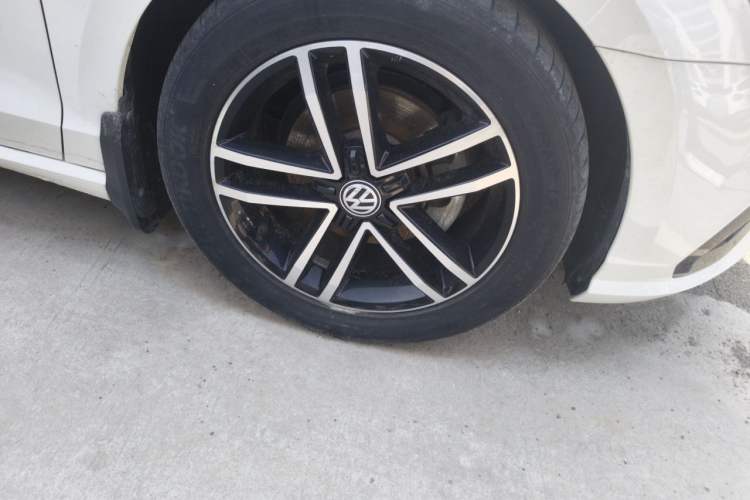 Used Volkswagen Lamando 2021 Revised Version 280TSI DSG Comfort Edition Right Front Wheel Hub