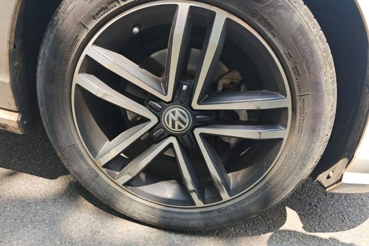 Used Volkswagen Lamando 2021 280TSI DSG Comfort Edition Right Front Wheel Hub