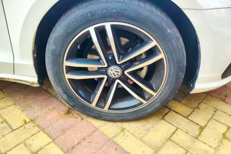 Used Volkswagen Lamando 2021 Facelift 280TSI DSG Comfort Edition (Manual Air Conditioning) Right Front Wheel Hub