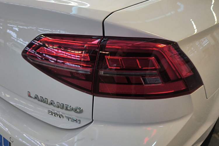 Used Volkswagen Lamando 2021 Facelift 280TSI DSG Comfort Edition (Manual Air Conditioning) Right Rear Taillight