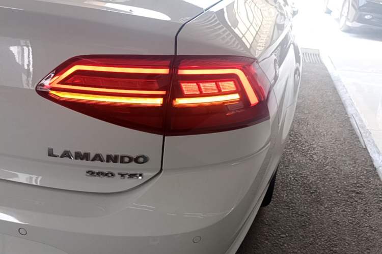 Used Volkswagen Lamando 2021 Facelift 280TSI DSG Comfort Edition (Manual Air Conditioning) Right Rear Taillight