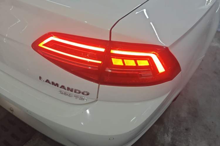 Used Volkswagen Lamando 2021 280TSI DSG Comfort Edition Right Rear Taillight