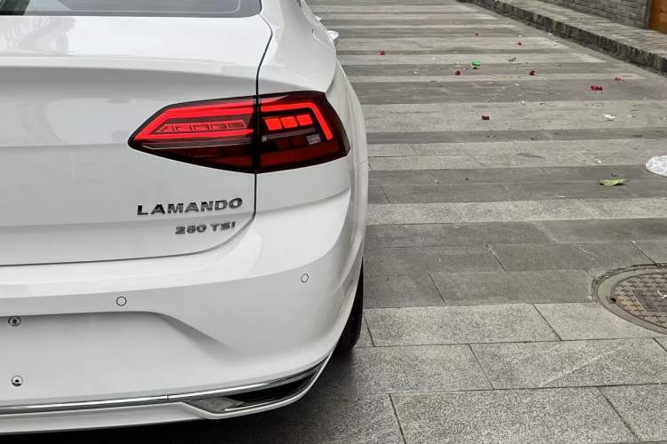 Used Volkswagen Lamando 2021 280TSI DSG Comfort Edition Right Rear Taillight