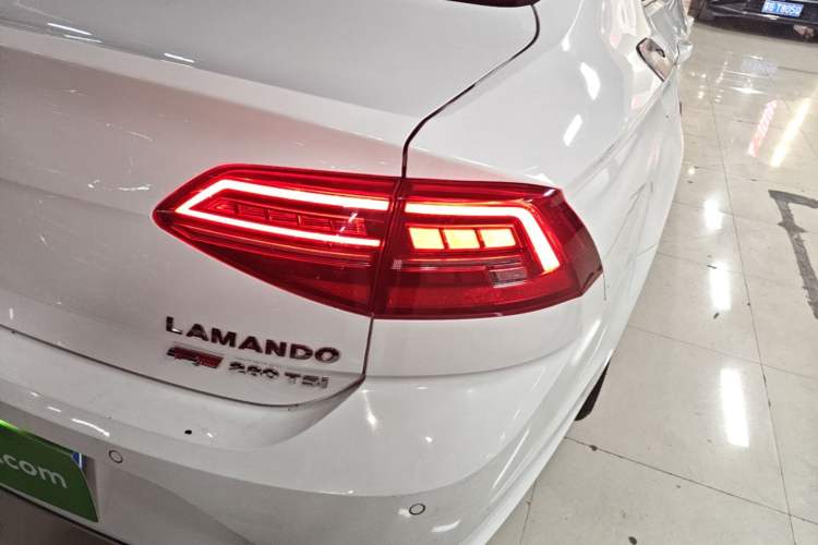 Used Volkswagen Lamando 2021 280TSI DSG Luxury Phantom Edition Right Rear Taillight