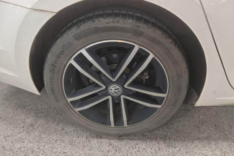 Used Volkswagen Lamando 2021 280TSI DSG Comfort Edition Right Rear Wheel Hub