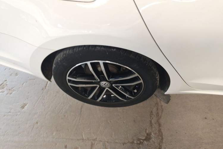 Used Volkswagen Lamando 2021 Facelift 280TSI DSG Comfort Edition (Manual Air Conditioning) Right Rear Wheel Hub