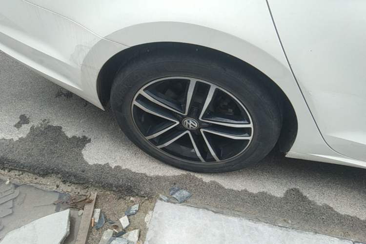 Used Volkswagen Lamando 2021 280TSI DSG Comfort Edition Right Rear Wheel Hub
