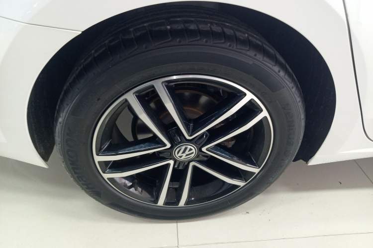 Used Volkswagen Lamando 2021 Revised Version 280TSI DSG Comfort Edition Right Rear Wheel Hub