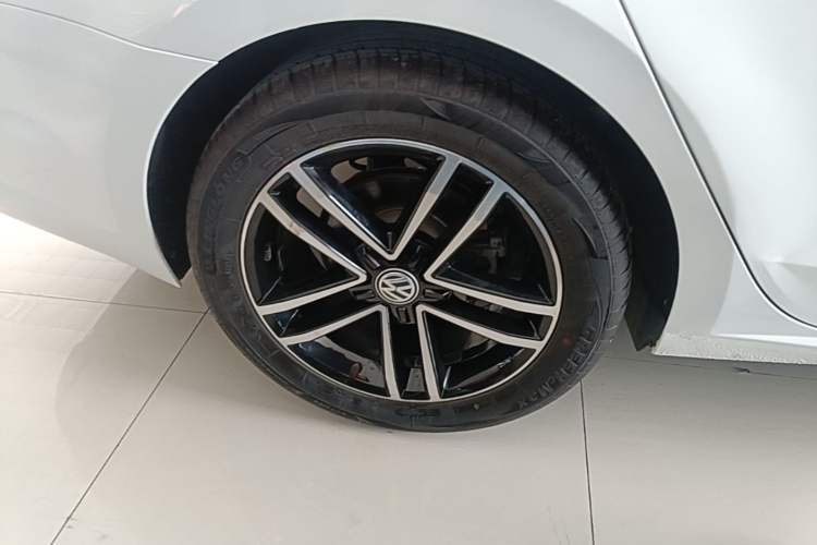 Used Volkswagen Lamando 2021 280TSI DSG Comfort Edition Right Rear Wheel Hub