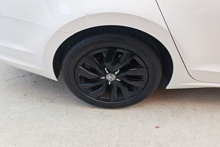Used Volkswagen Lamando 2021 280TSI DSG Luxury Phantom Edition Right Rear Wheel Hub