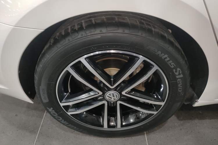 Used Volkswagen Lamando 2021 Revised Version 280TSI DSG Comfort Edition Right Rear Wheel Hub