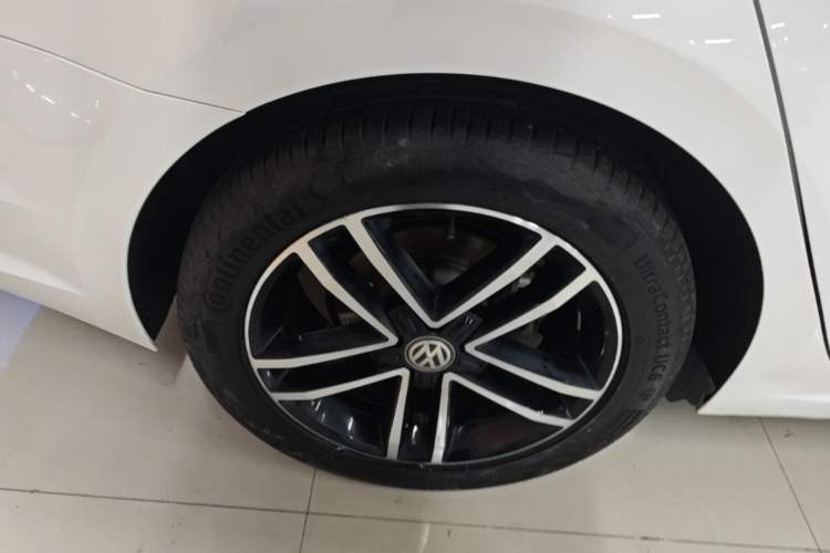 Used Volkswagen Lamando 2021 280TSI DSG Comfort Edition Right Rear Wheel Hub
