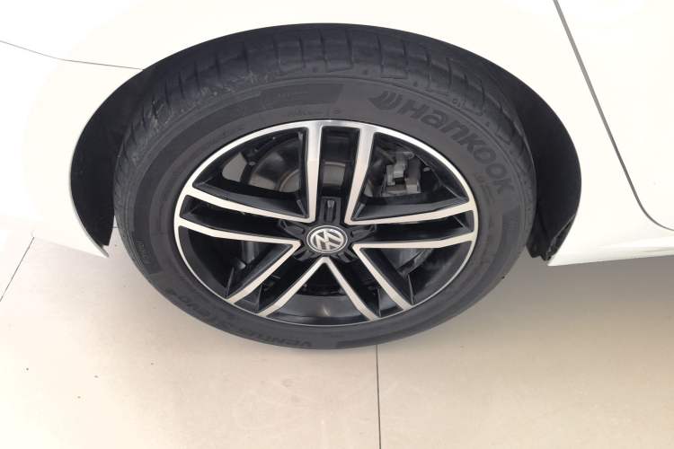 Used Volkswagen Lamando 2021 Facelift 280TSI DSG Comfort Edition (Manual Air Conditioning) Right Rear Wheel Hub