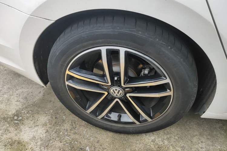 Used Volkswagen Lamando 2021 280TSI DSG Luxury Phantom Edition Right Rear Wheel Hub