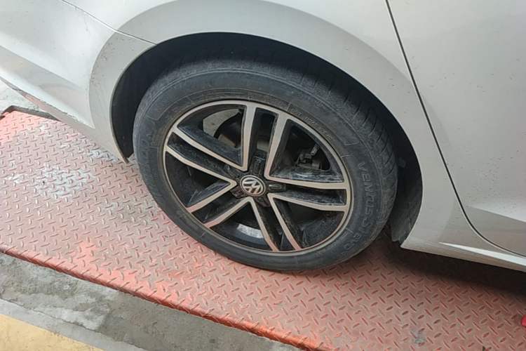 Used Volkswagen Lamando 2021 280TSI DSG Comfort Edition Right Rear Wheel Hub