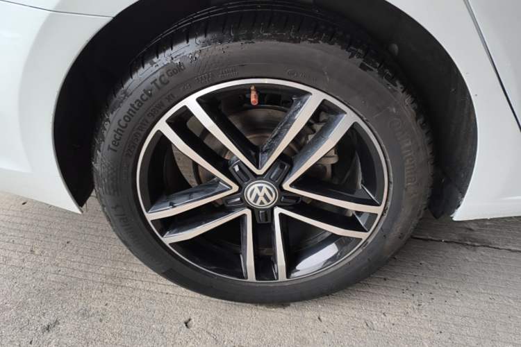 Used Volkswagen Lamando 2021 280TSI DSG Comfort Edition Right Rear Wheel Hub
