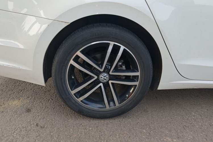 Used Volkswagen Lamando 2021 280TSI DSG Comfort Edition Right Rear Wheel Hub