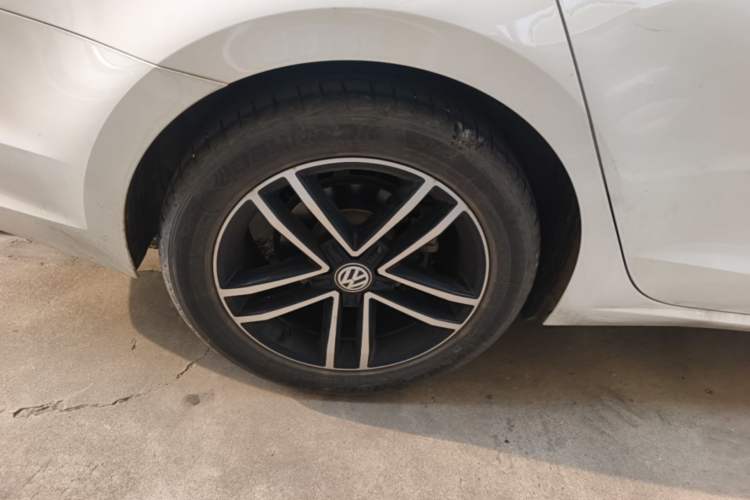 Used Volkswagen Lamando 2021 Facelift 280TSI DSG Comfort Edition (Manual Air Conditioning) Right Rear Wheel Hub