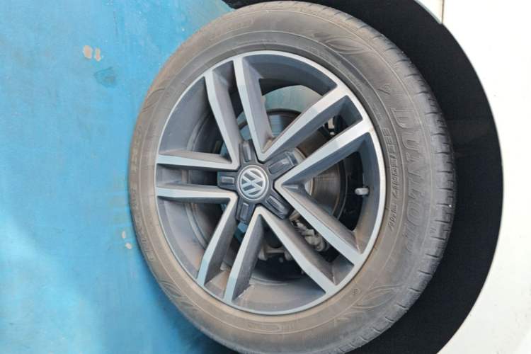Used Volkswagen Lamando 2021 280TSI DSG Comfort Edition Right Rear Wheel Hub