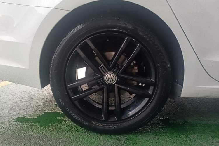 Used Volkswagen Lamando 2021 Revised Version 280TSI DSG Comfort Edition Right Rear Wheel Hub