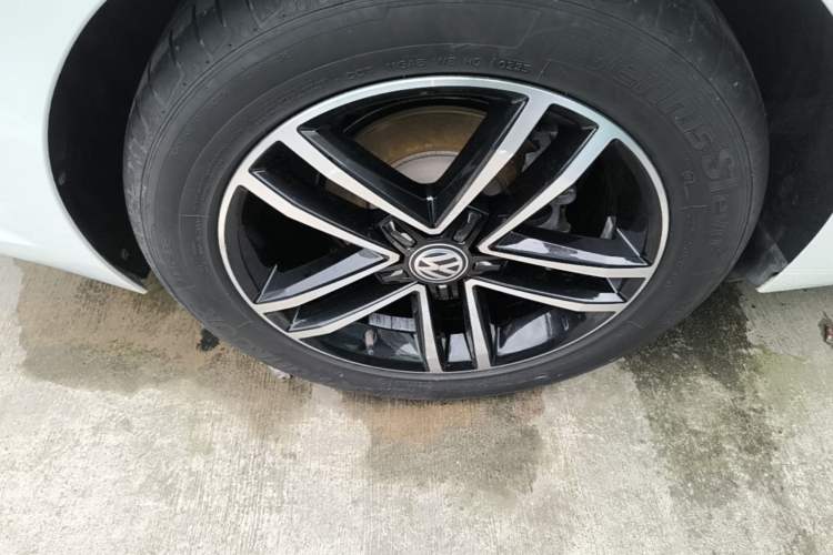 Used Volkswagen Lamando 2021 280TSI DSG Comfort Edition Right Rear Wheel Hub