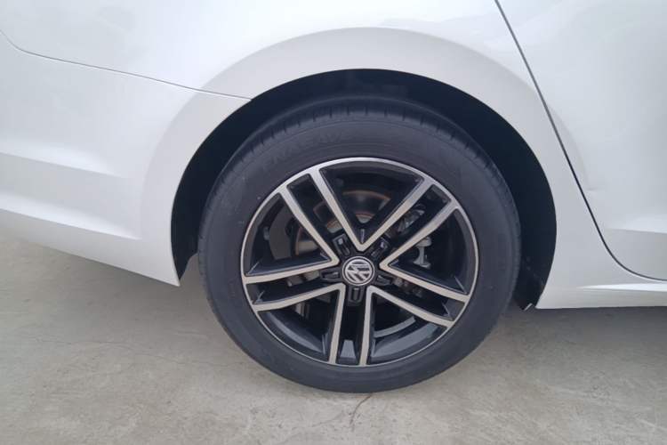 Used Volkswagen Lamando 2021 280TSI DSG Comfort Edition Right Rear Wheel Hub