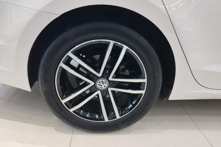 Used Volkswagen Lamando 2021 Revised Version 280TSI DSG Comfort Edition Right Rear Wheel Hub