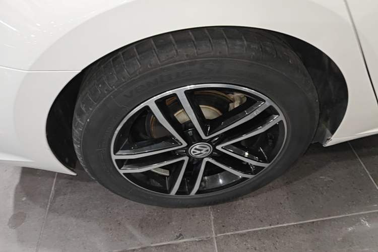 Used Volkswagen Lamando 2021 Revised Version 280TSI DSG Comfort Edition Right Rear Wheel Hub