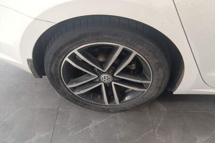 Used Volkswagen Lamando 2021 Revised Version 280TSI DSG Comfort Edition Right Rear Wheel Hub