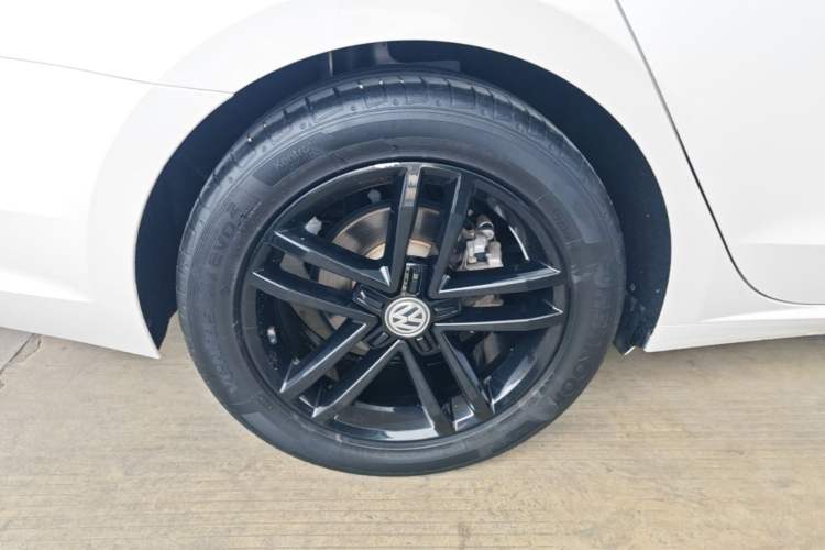 Used Volkswagen Lamando 2021 280TSI DSG Comfort Edition Right Rear Wheel Hub