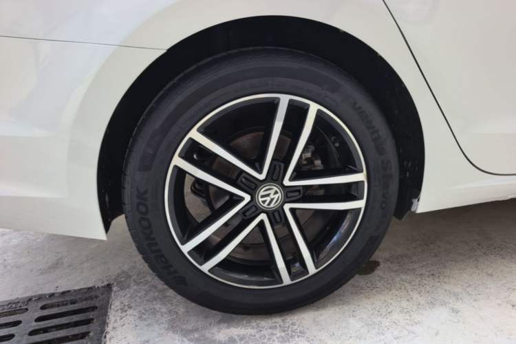 Used Volkswagen Lamando 2021 Revised Version 280TSI DSG Comfort Edition Right Rear Wheel Hub