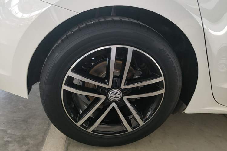 Used Volkswagen Lamando 2021 Revised Version 280TSI DSG Comfort Edition Right Rear Wheel Hub